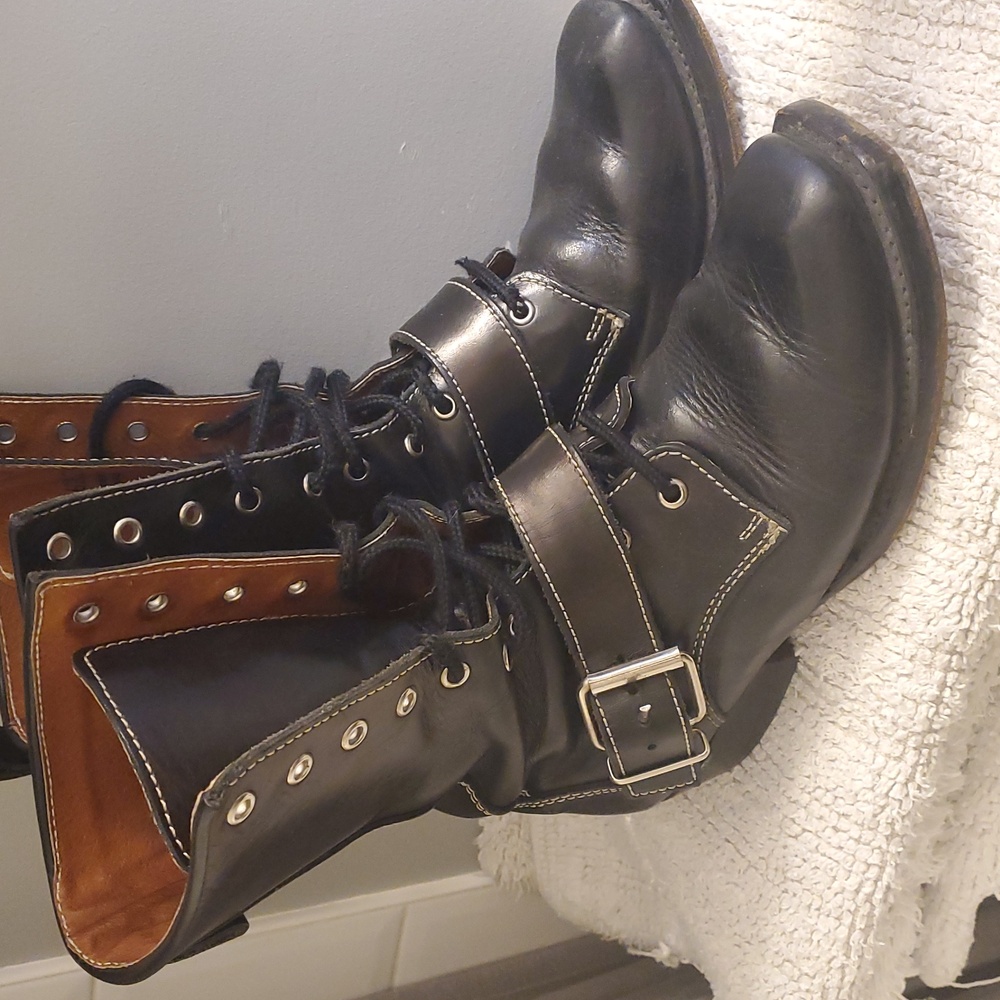 FLUEVOGS, BUCKLED & BEAUTIFUL COVENTRY EARL OF WARWICK W8/M6